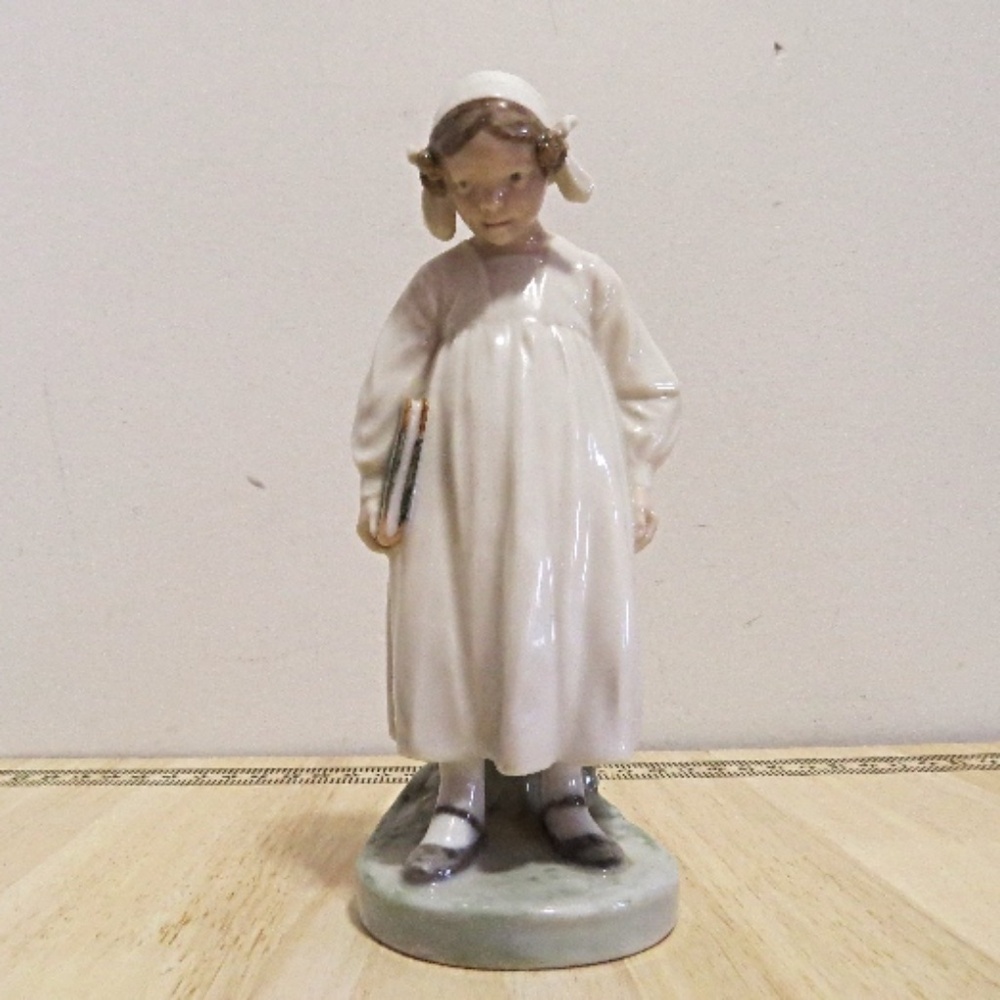 Royal Copenhagen Porcelan “Girl with Book” # 922 Figurine Crafted In Denmark